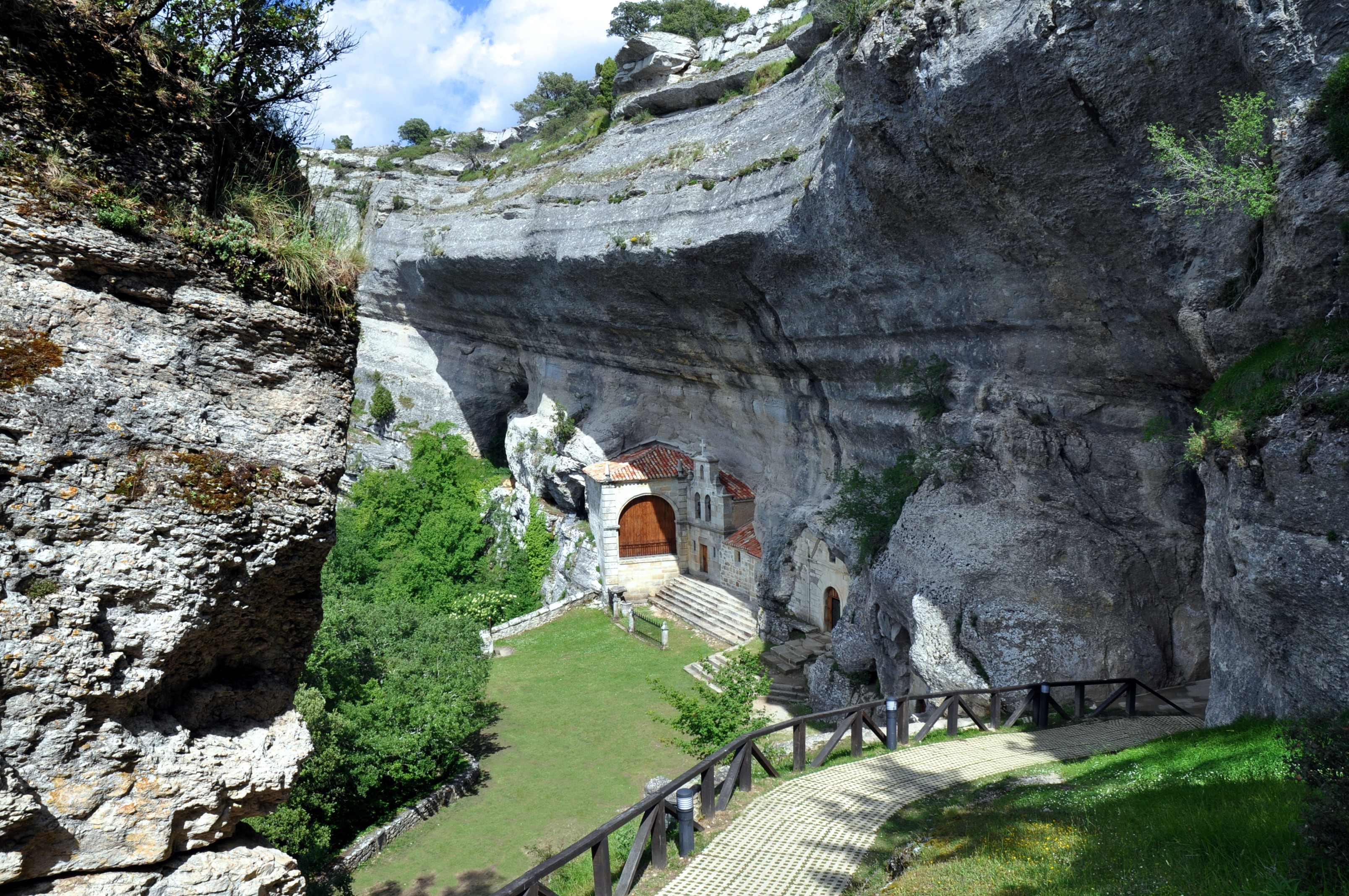 Cuevas Ojo Guareña 